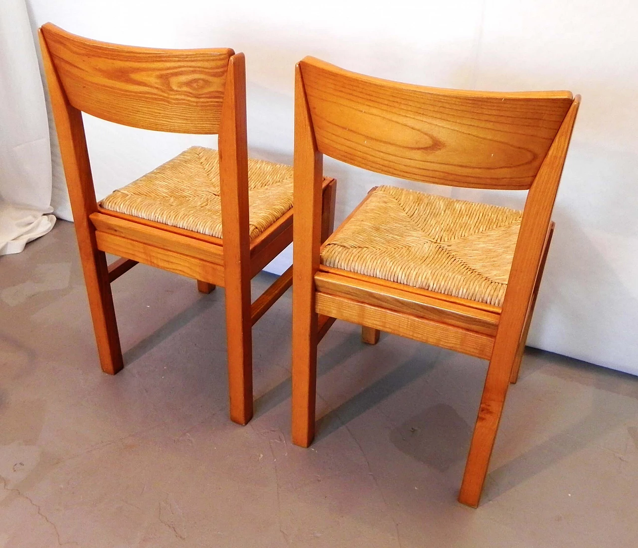 Coppia di sedie da cucina in tiglio massiccio, anni '80 1378083