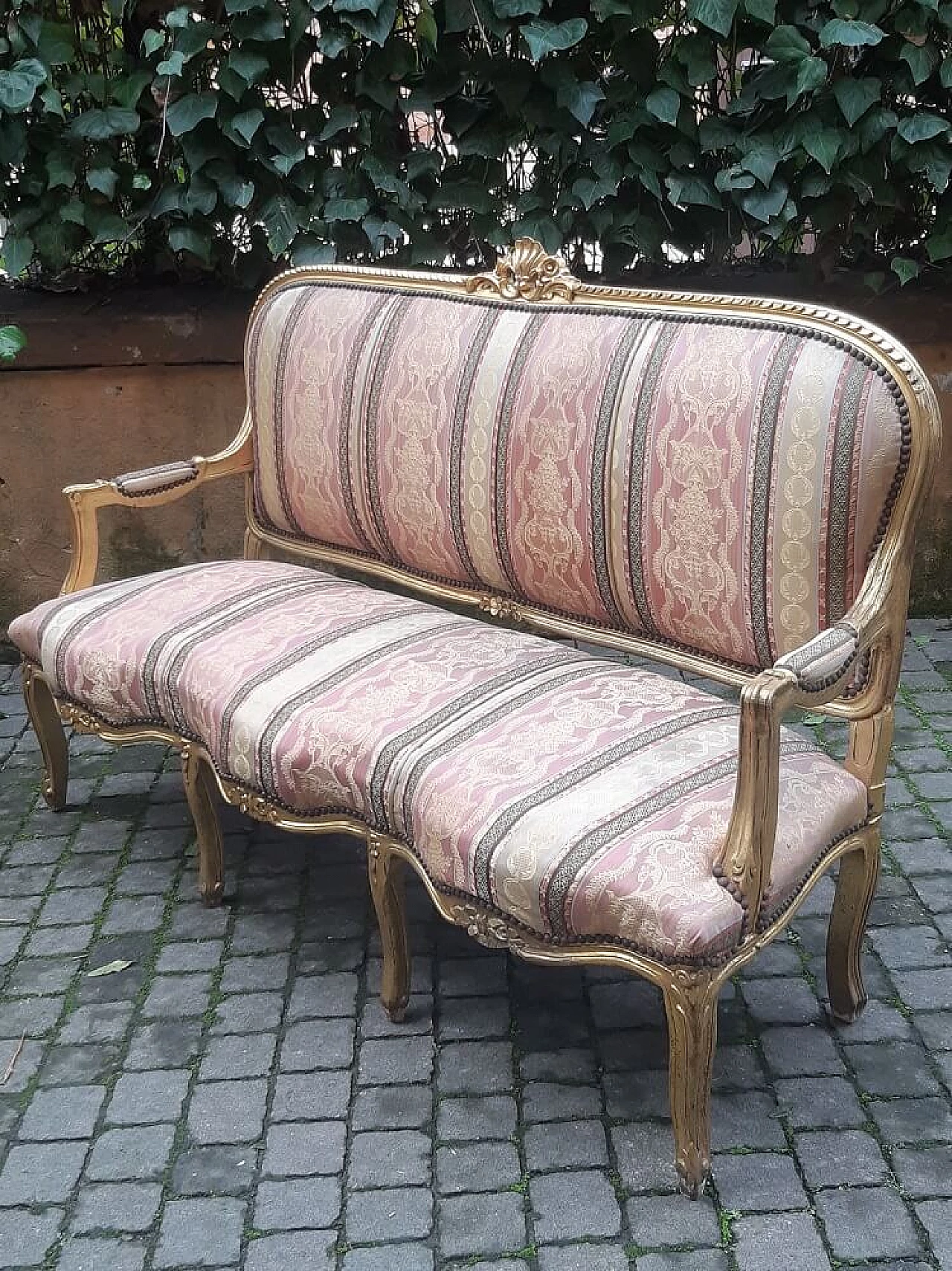 Sofa and two armchairs in gilded wood, 19th century 1378540