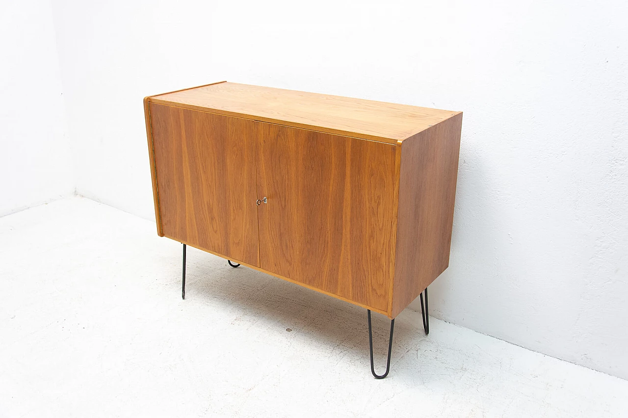 Credenza U-450 di Jiří Jiroutek, anni '60 1378561