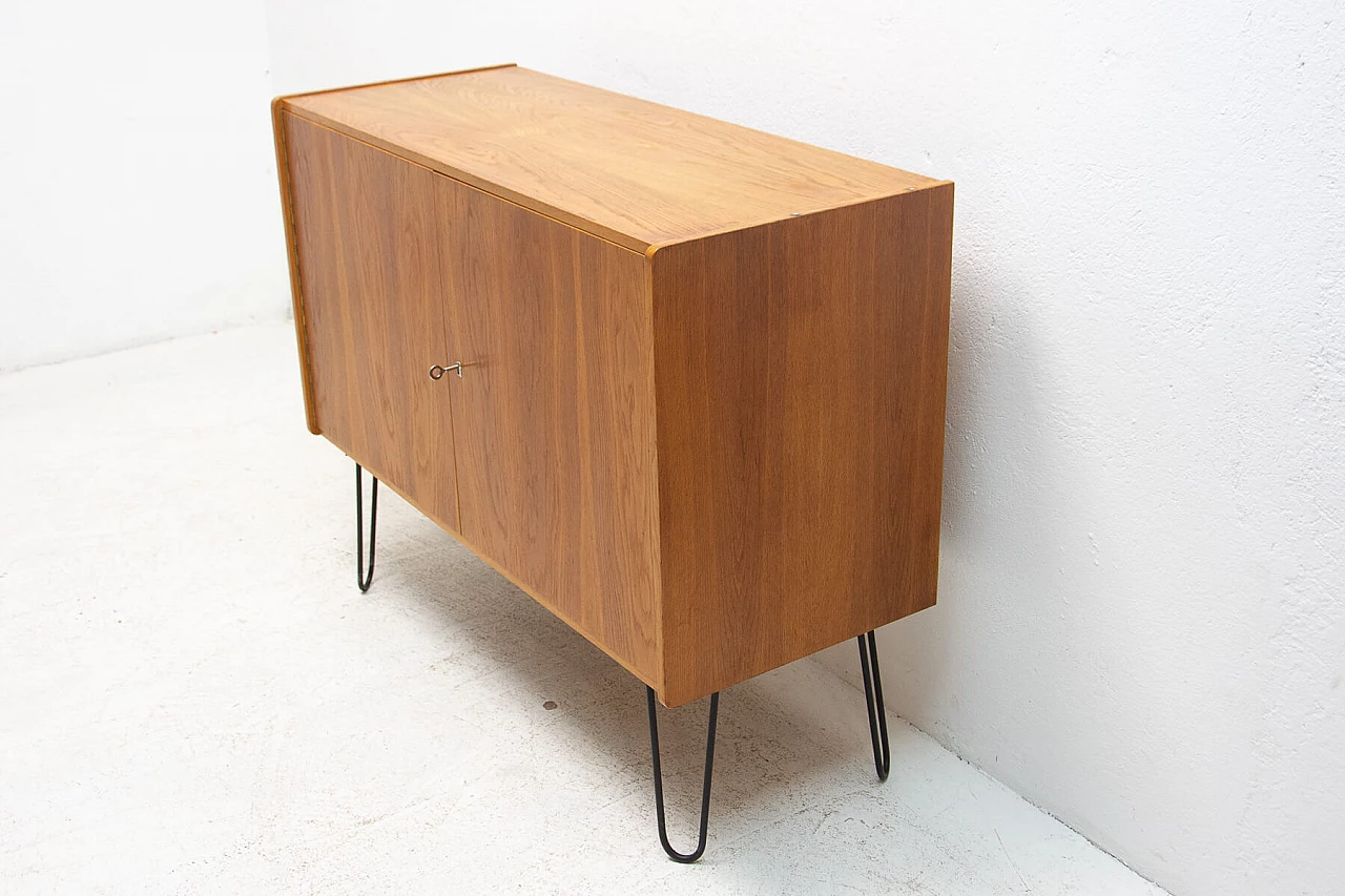 Credenza U-450 di Jiří Jiroutek, anni '60 1378564