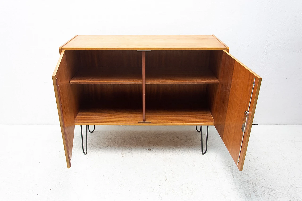 Credenza U-450 di Jiří Jiroutek, anni '60 1378567