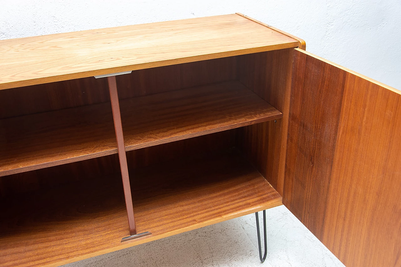 Credenza U-450 di Jiří Jiroutek, anni '60 1378569