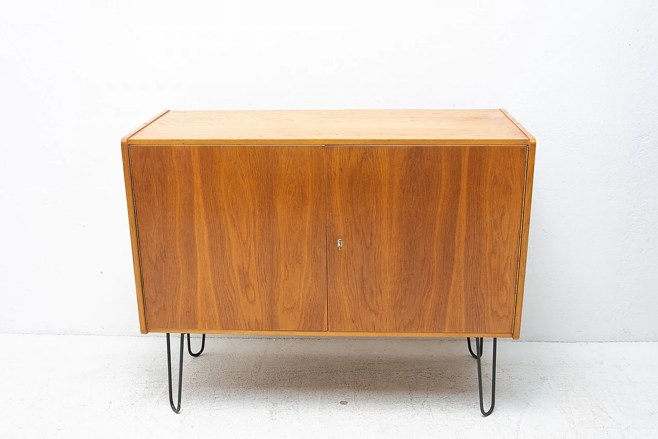 Credenza U-450 di Jiří Jiroutek, anni '60 1378587