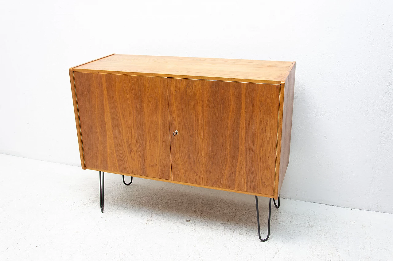Credenza U-450 di Jiří Jiroutek, anni '60 1378588