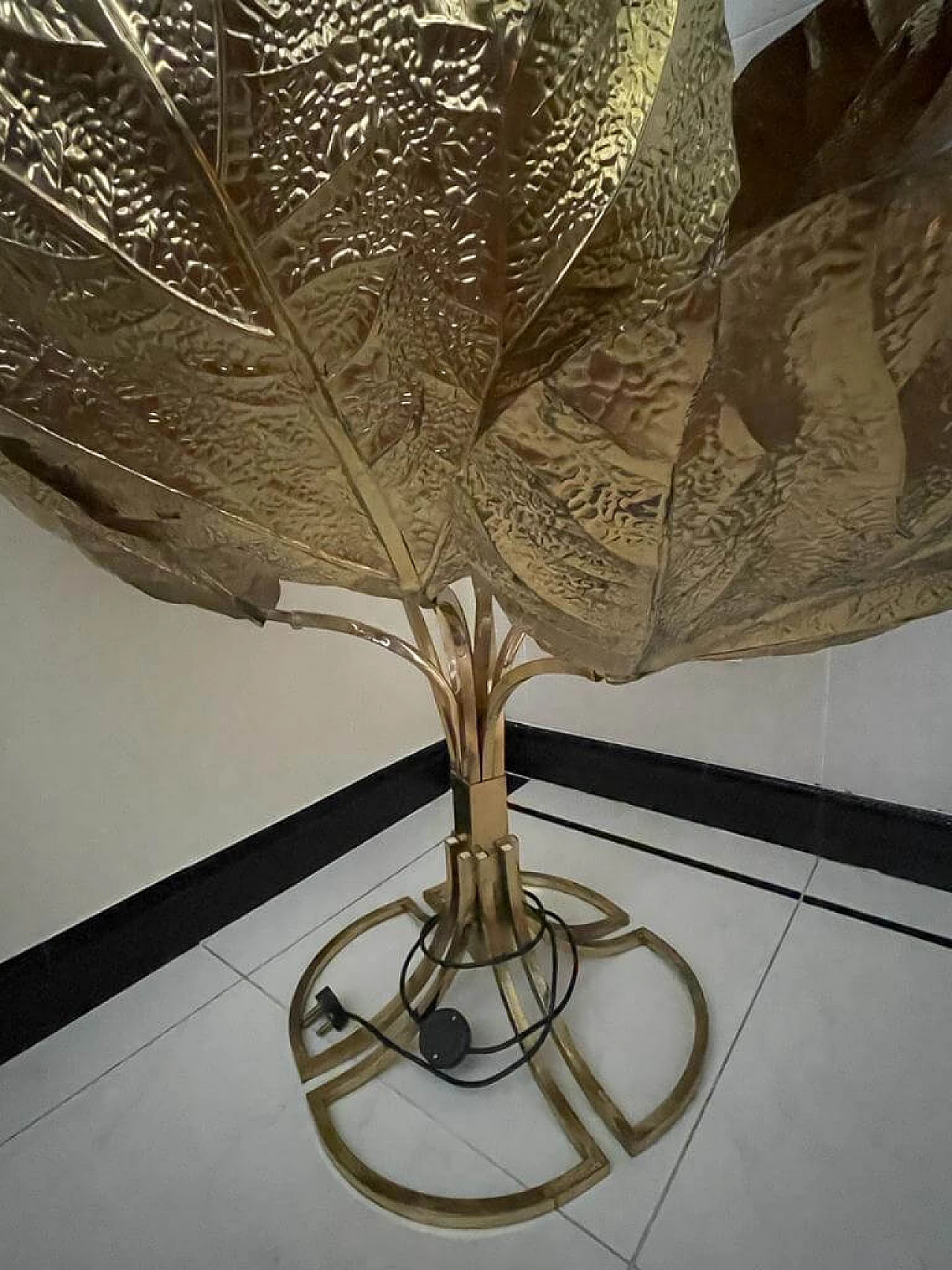Floor lamp with 9 brass leaves by Tommaso Barbi, 1970s 1378854