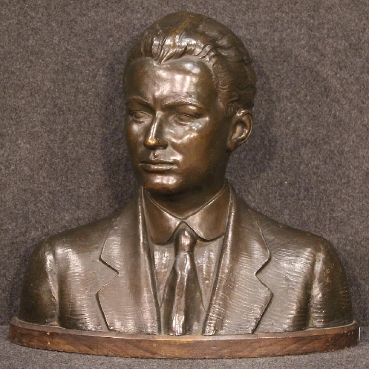 Bust of a gentleman, American bronze sculpture, 1930s 1378941