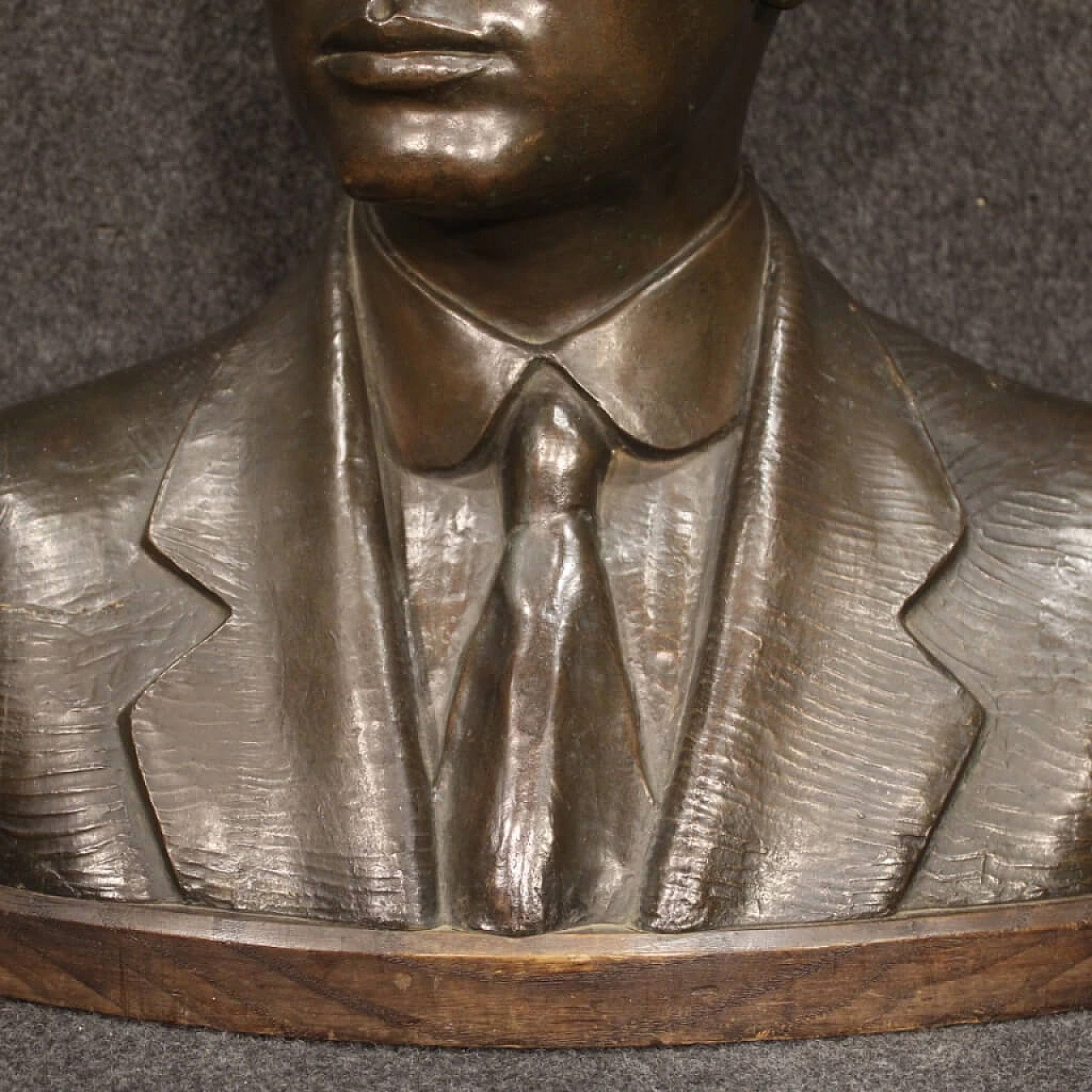 Bust of a gentleman, American bronze sculpture, 1930s 1378943