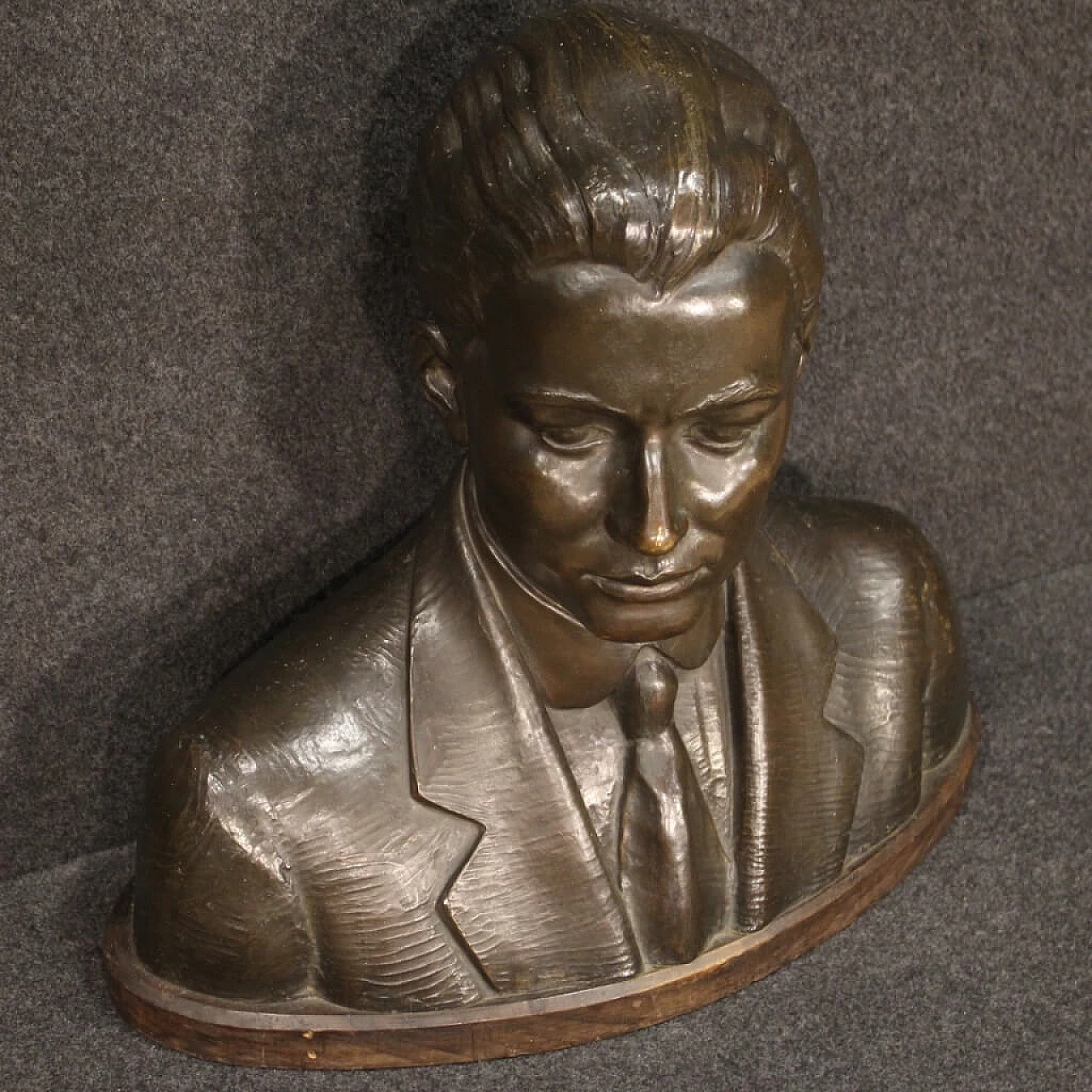 Bust of a gentleman, American bronze sculpture, 1930s 1378949