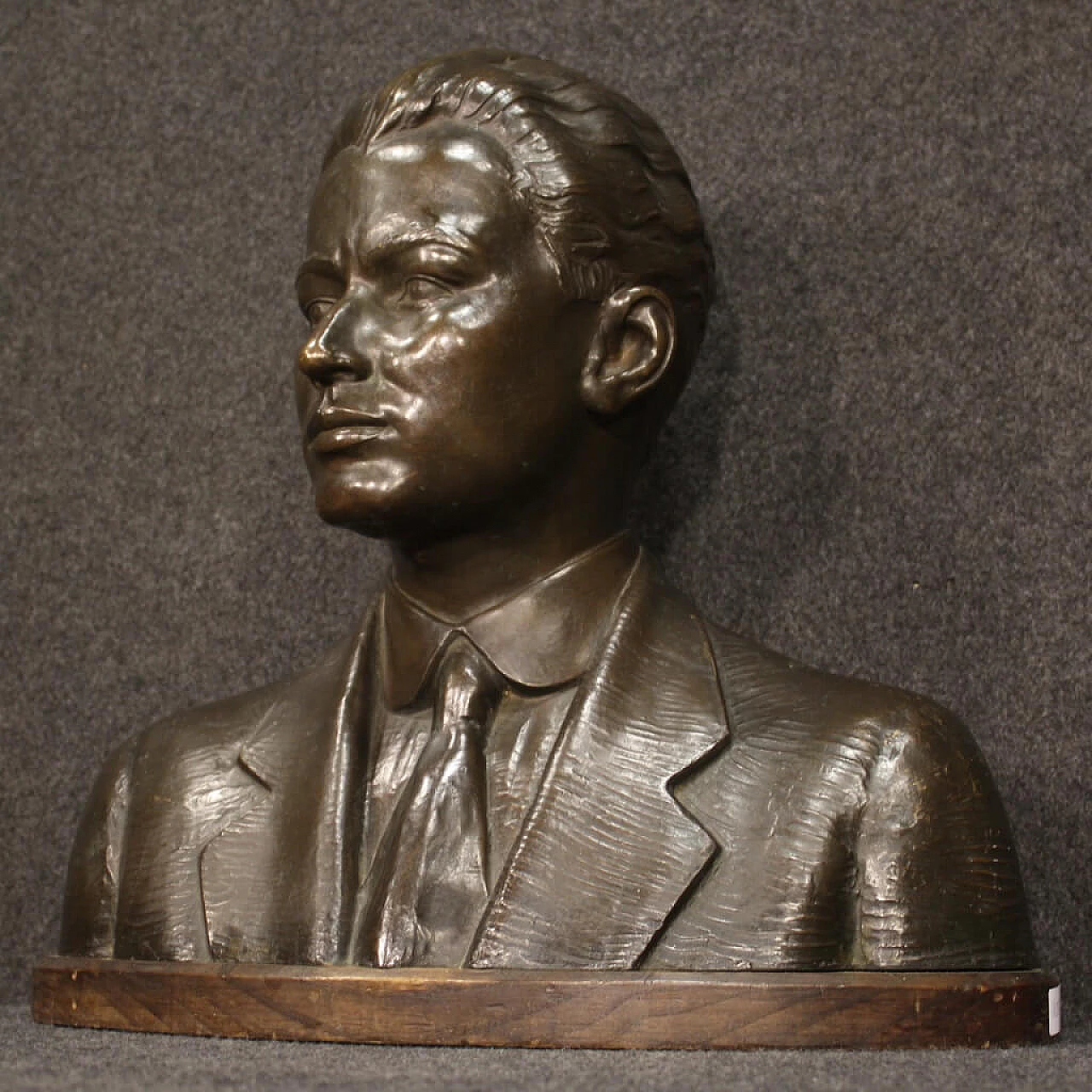 Bust of a gentleman, American bronze sculpture, 1930s 1378950