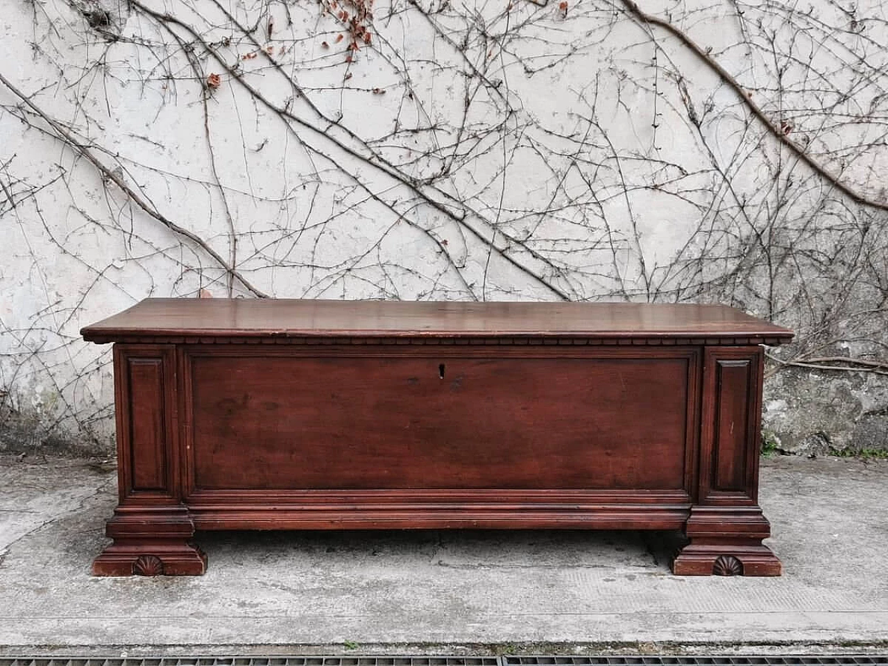 Walnut chest, 19th century 1378990