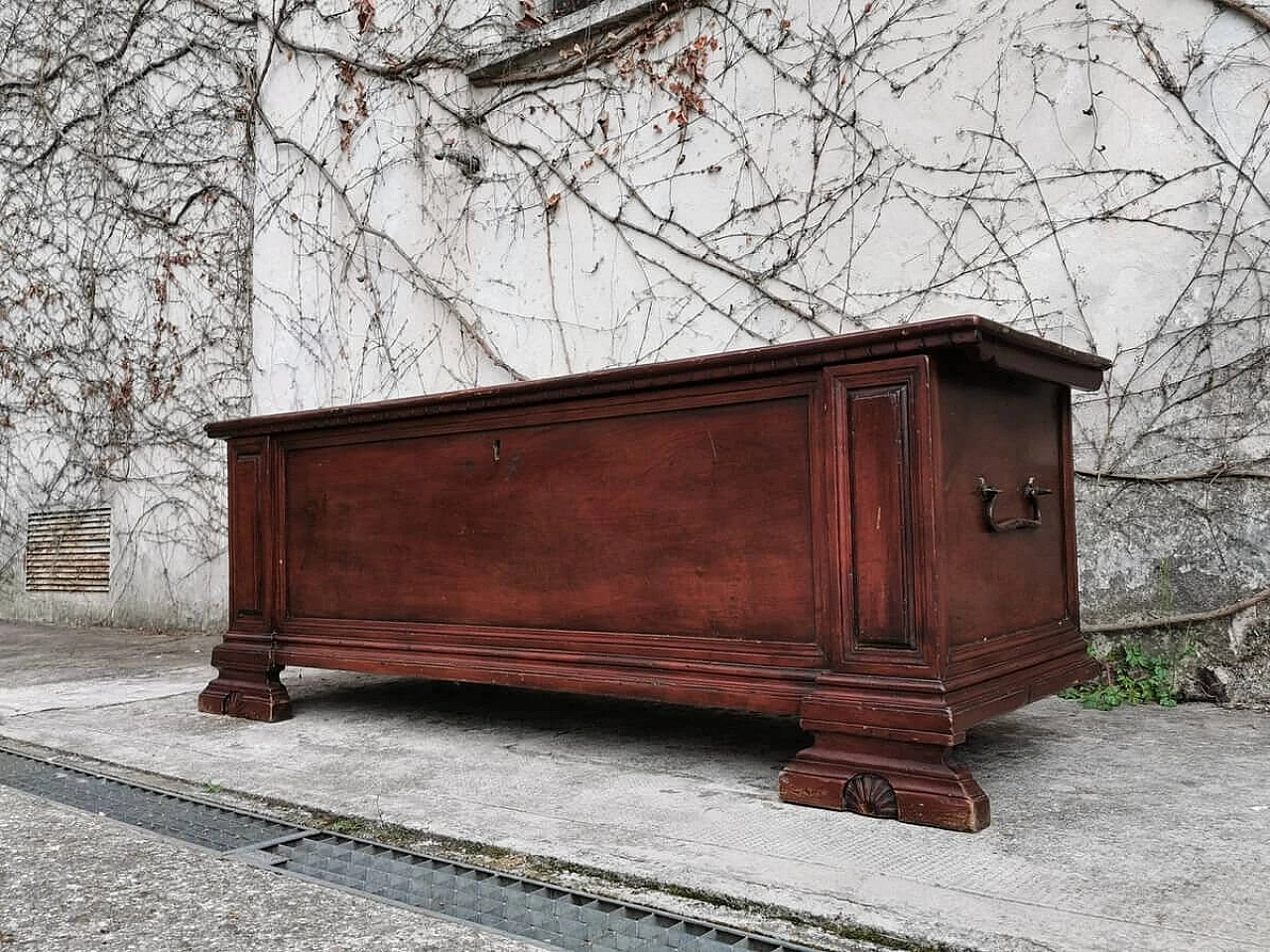 Walnut chest, 19th century 1378991