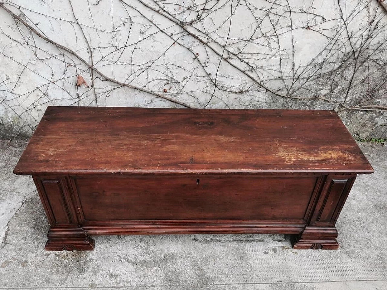 Walnut chest, 19th century 1378992