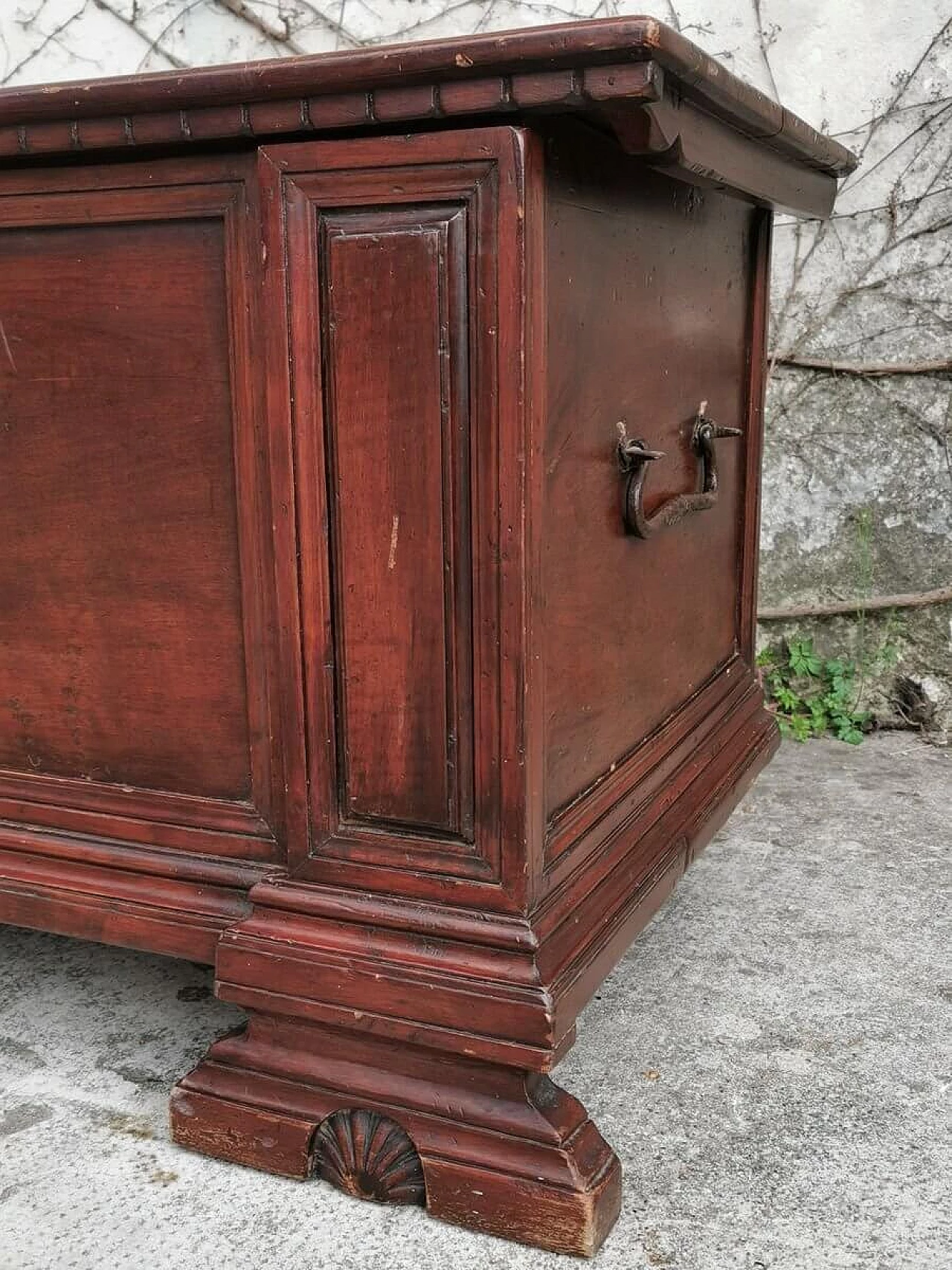 Walnut chest, 19th century 1378993