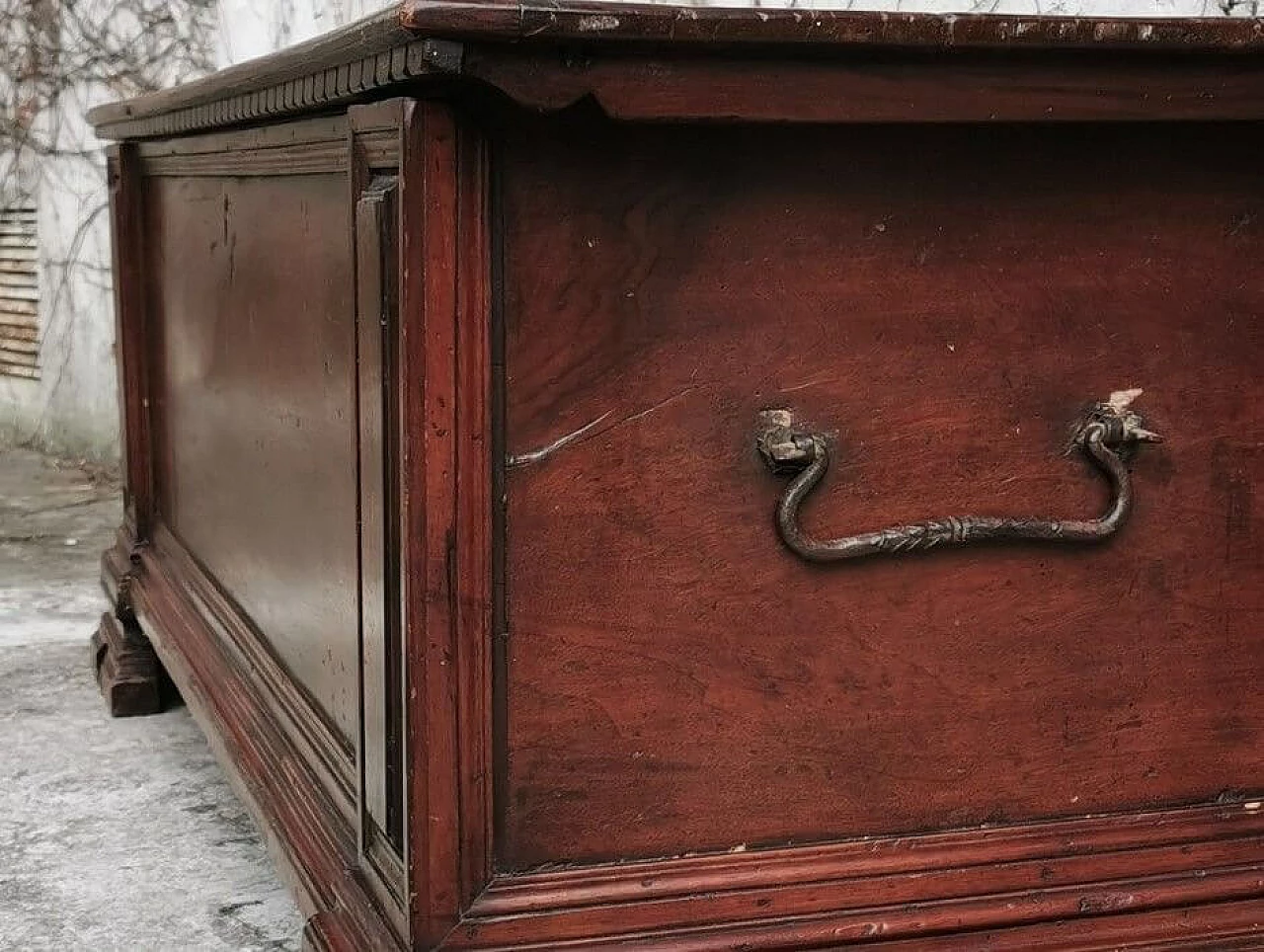 Walnut chest, 19th century 1378998