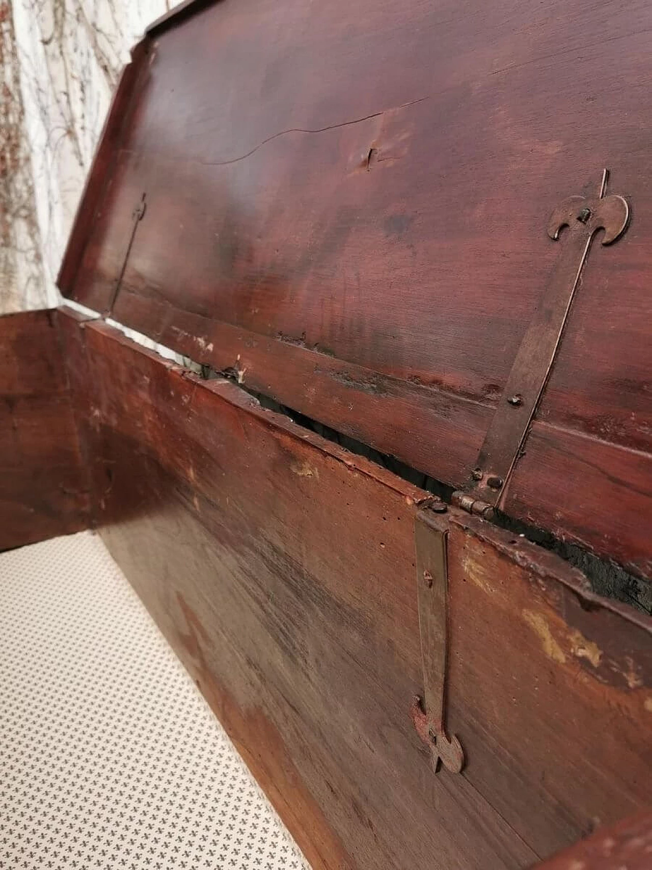 Walnut chest, 19th century 1379001