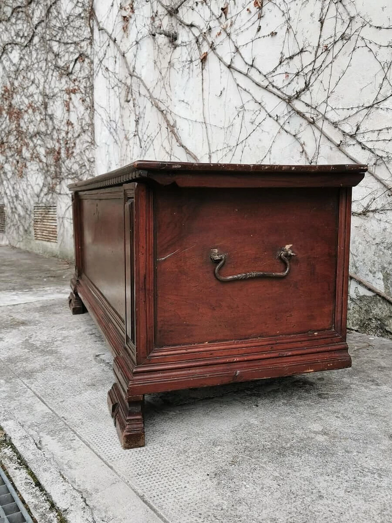 Walnut chest, 19th century 1379003