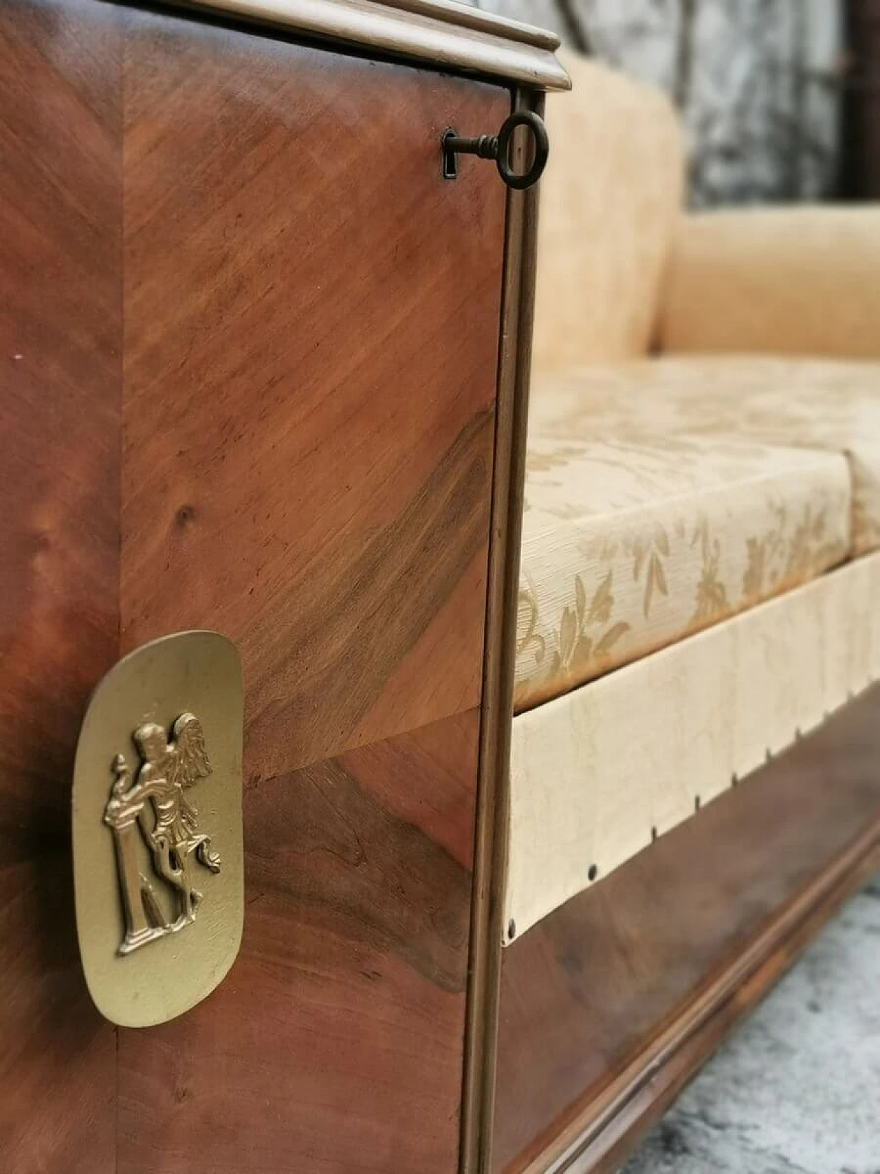 Divano mobile ad ingresso Fratelli Rigamonti con tappezzeria damascata, anni '50 1379042