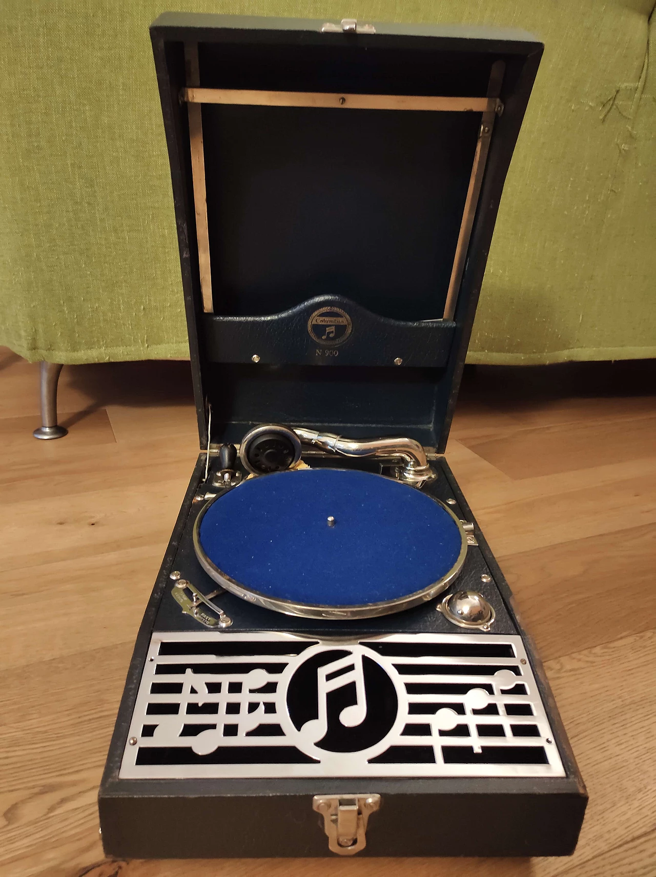 Columbia 900 portable gramophone, 1940s 1379168