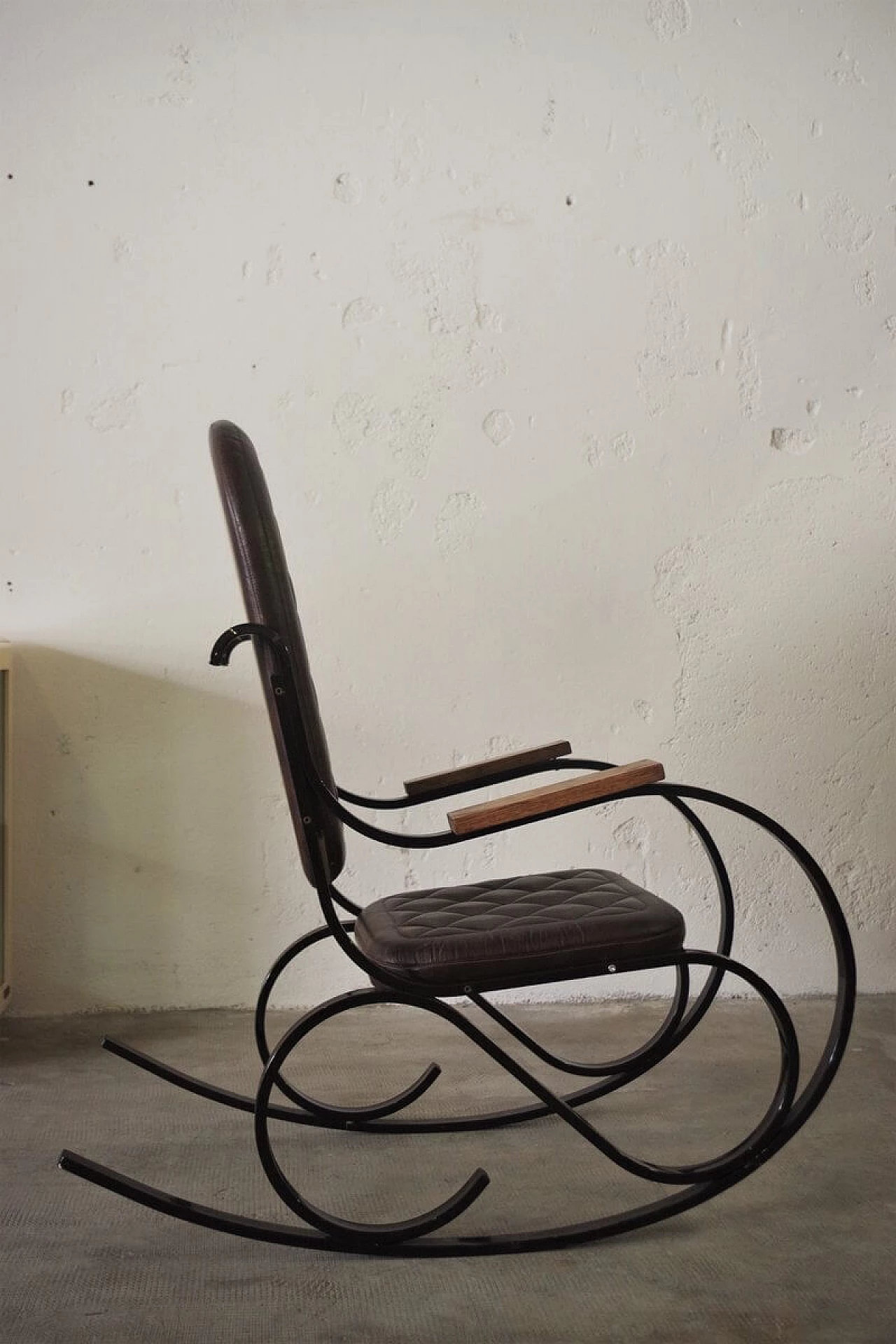 Rocking chair with lacquered iron structure, 1950s 1379422