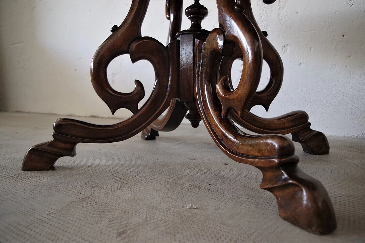 Carved walnut coffee table, 19th century 1379666