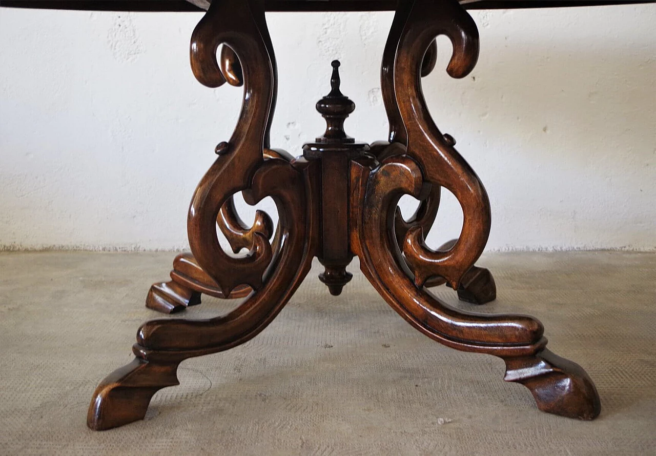 Carved walnut coffee table, 19th century 1379668