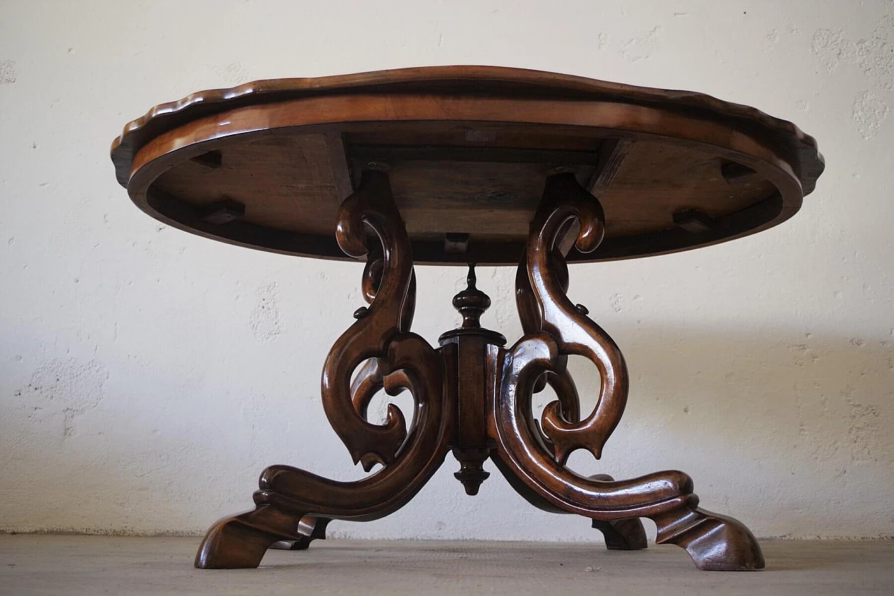 Carved walnut coffee table, 19th century 1379669