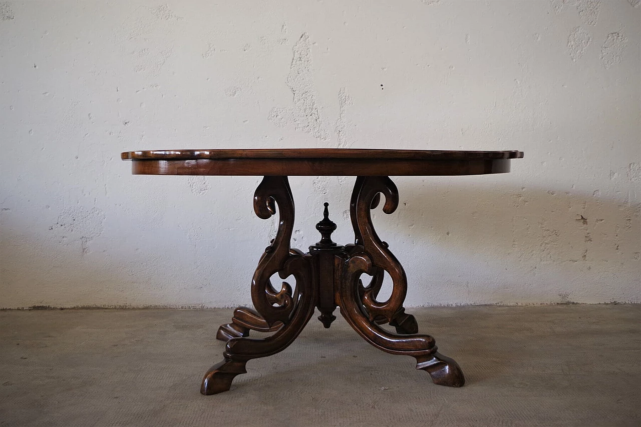 Carved walnut coffee table, 19th century 1379672