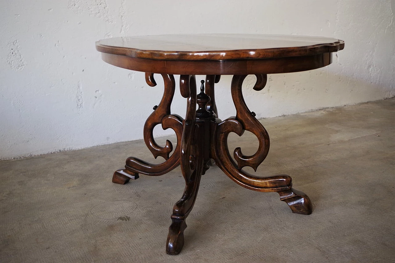 Carved walnut coffee table, 19th century 1379673