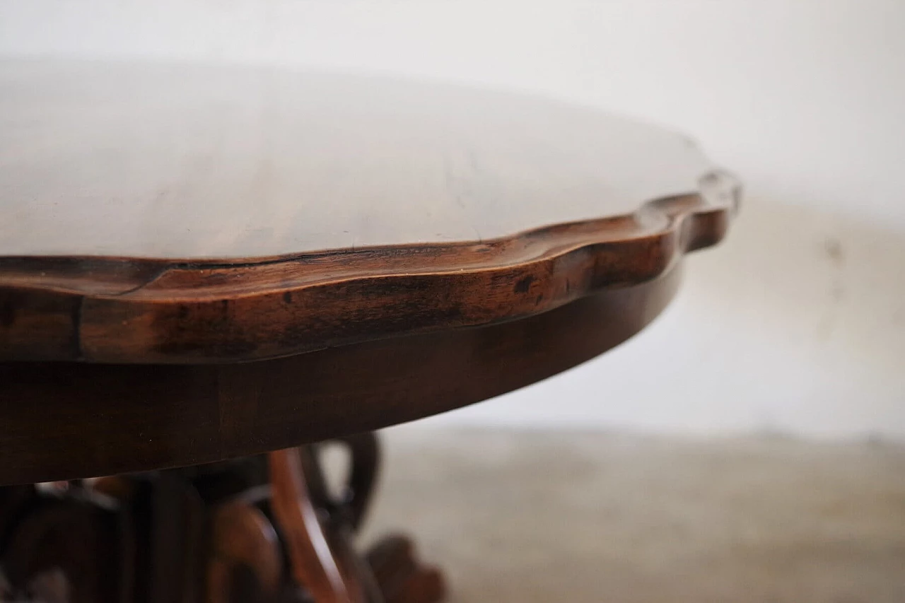 Carved walnut coffee table, 19th century 1379676