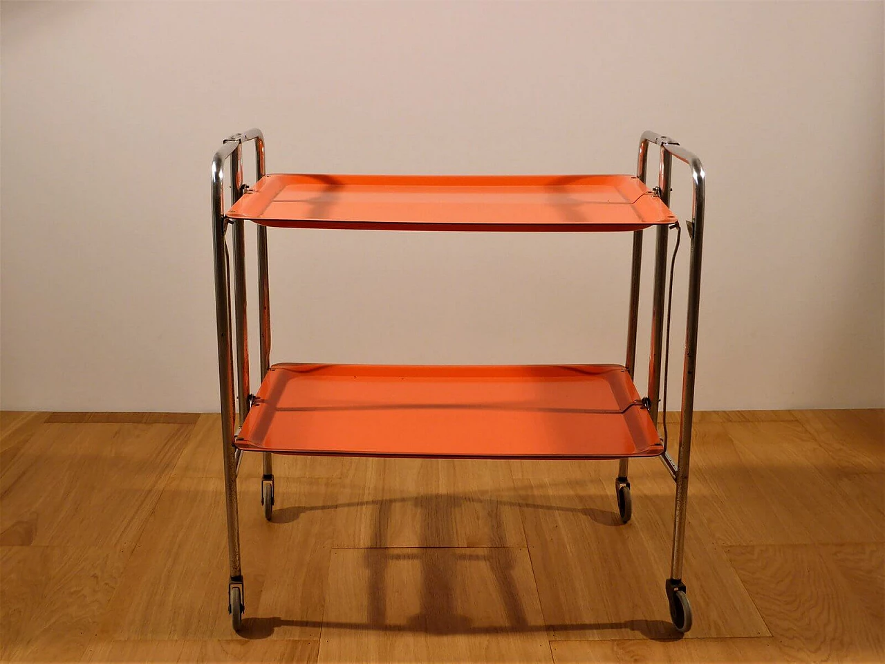 Carrello pieghevole arancione in plastica e metallo, anni '70 1379859