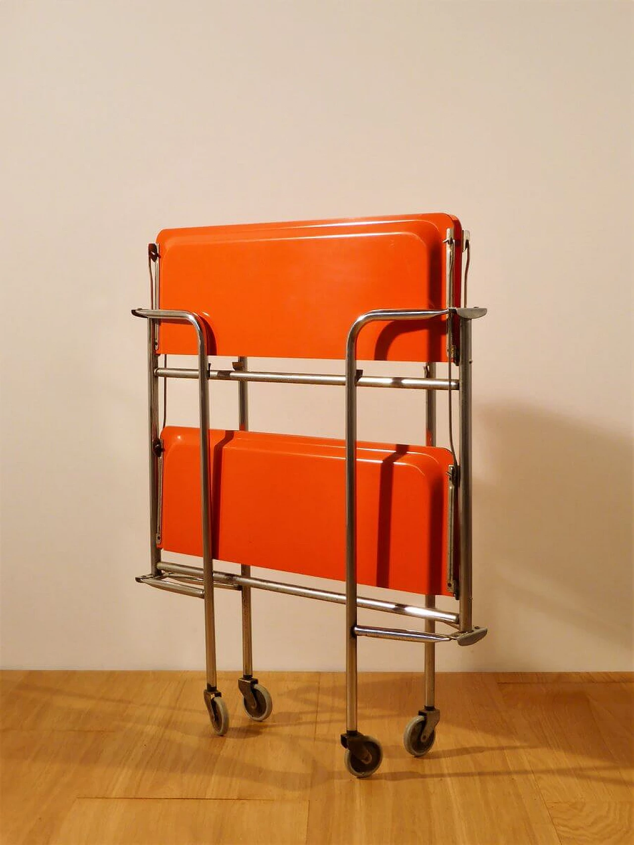 Carrello pieghevole arancione in plastica e metallo, anni '70 1379861