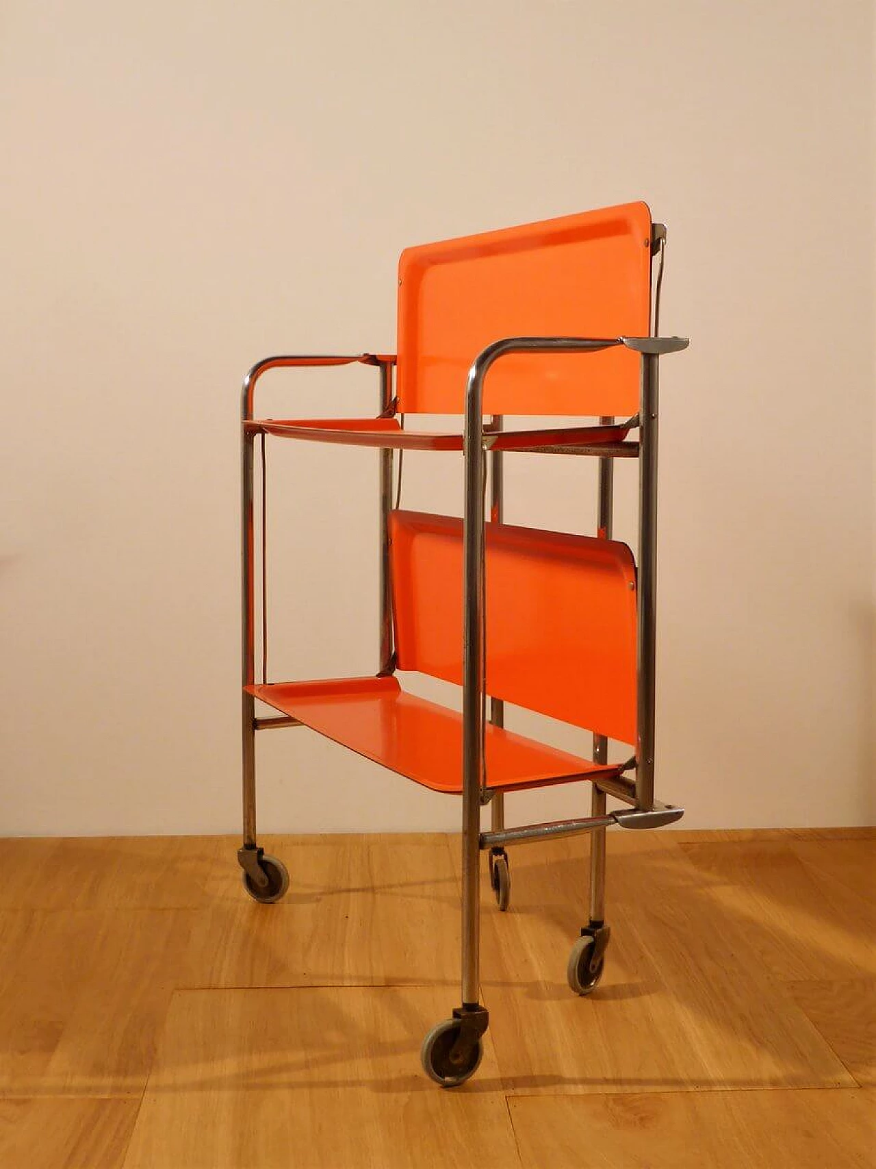 Carrello pieghevole arancione in plastica e metallo, anni '70 1379863