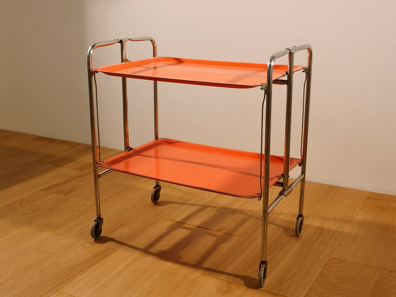 Carrello pieghevole arancione in plastica e metallo, anni '70 1379867