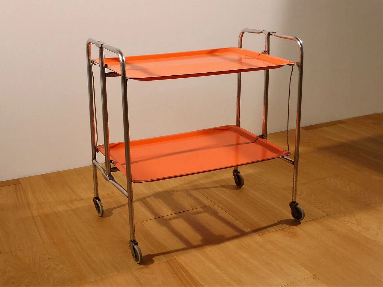 Carrello pieghevole arancione in plastica e metallo, anni '70 1379868