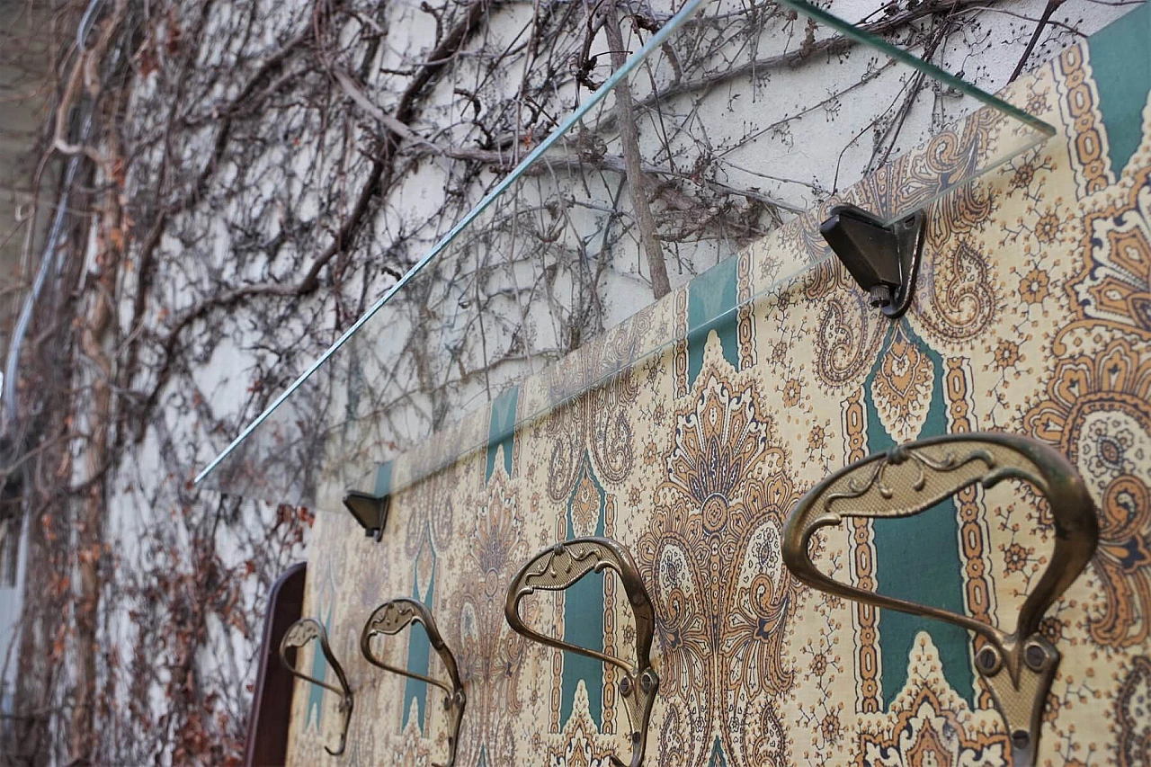 Mahogany coat stand by Paolo Buffa with decorated fabric, 1950s 1379889