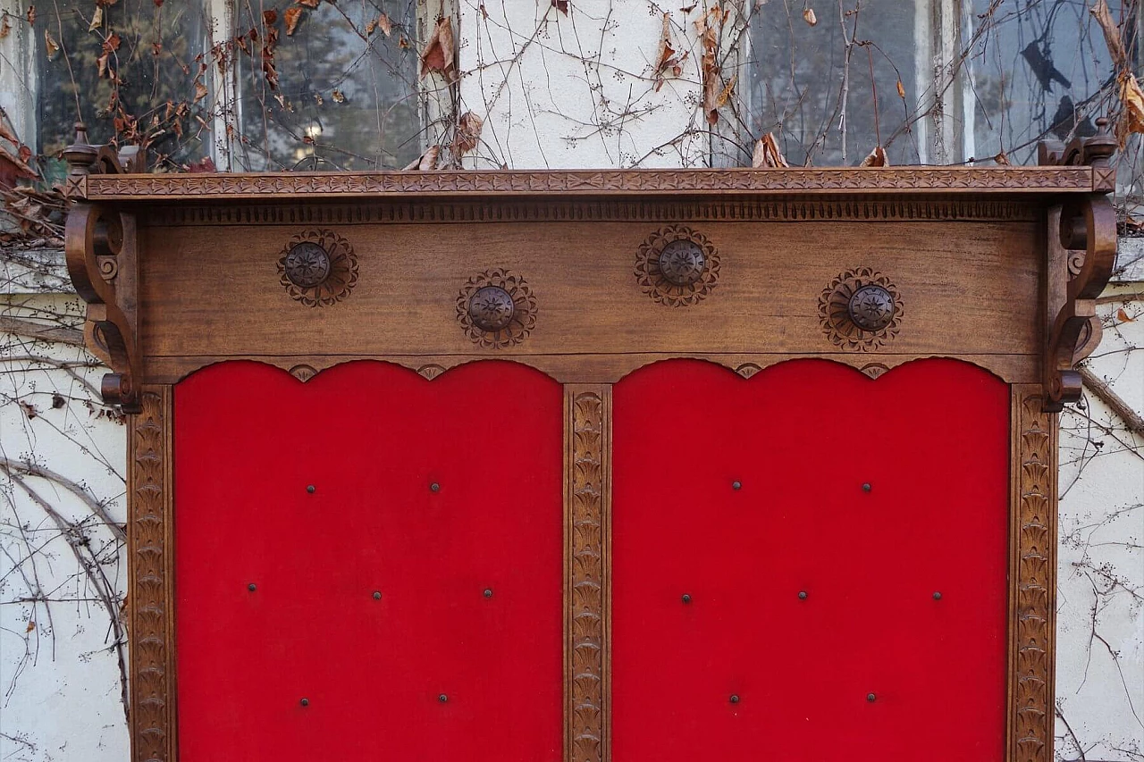 Attaccapanni a parete in legno e velluto rosso, anni ‘50 1379919