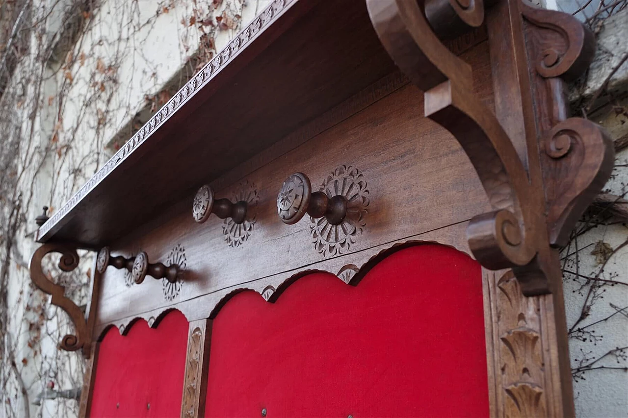 Attaccapanni a parete in legno e velluto rosso, anni ‘50 1379920