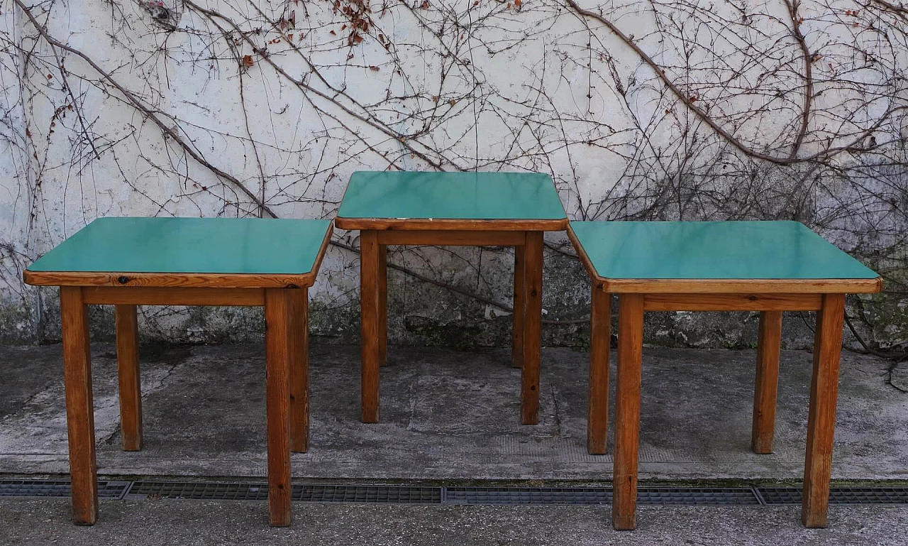 3 tavoli da gioco in legno con piano in laminato verde, anni '50 1380110