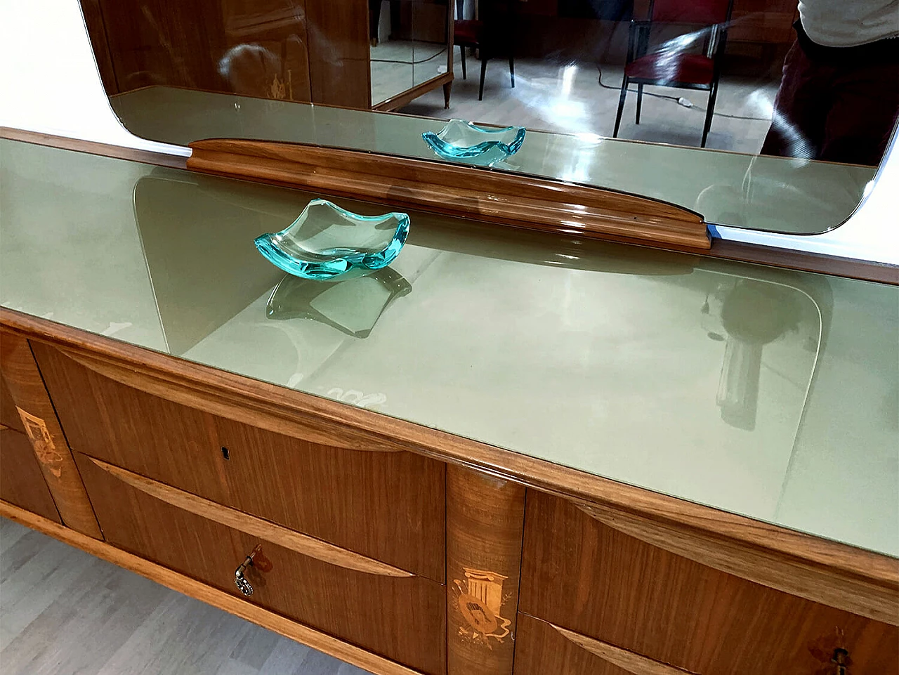 Cassettiera con specchio di Paolo Buffa, anni '50 1380289