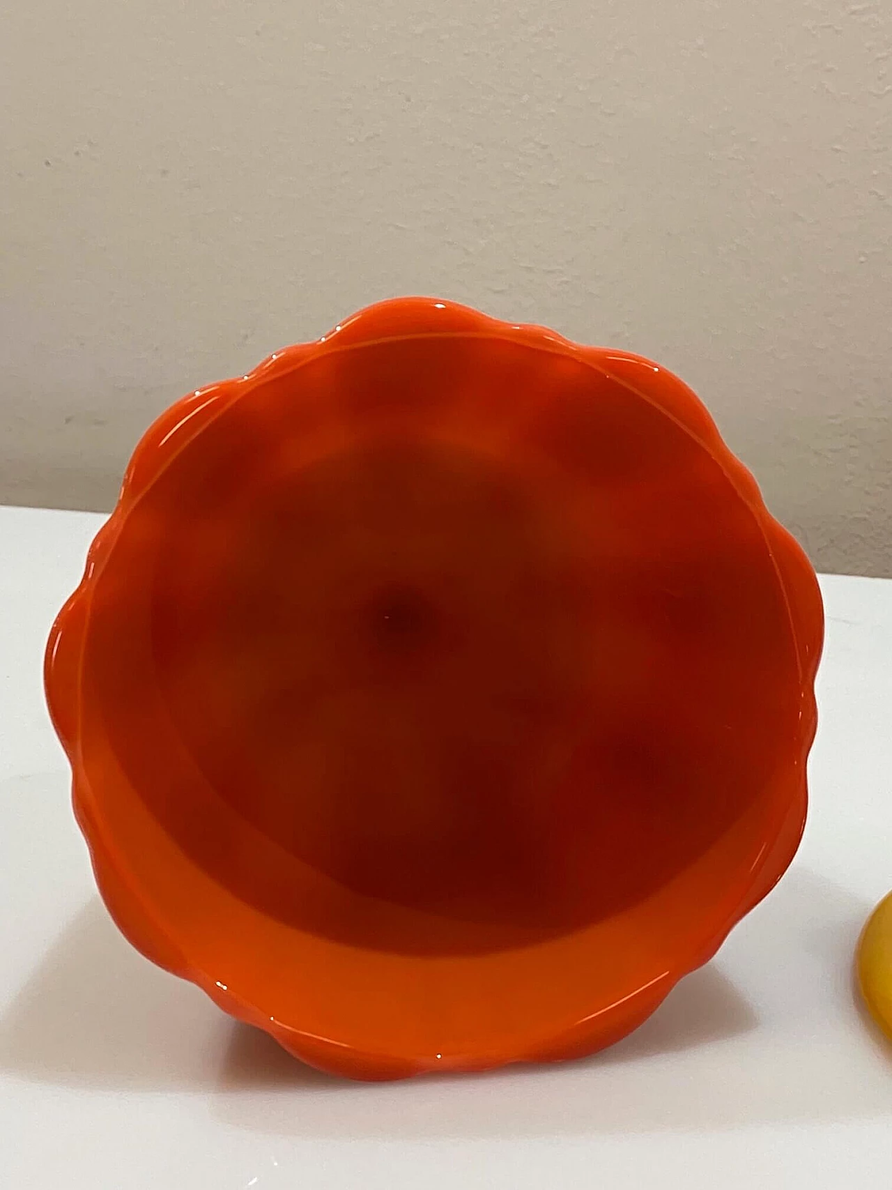 Vase with lid in opaline glass, 1940s 1381295