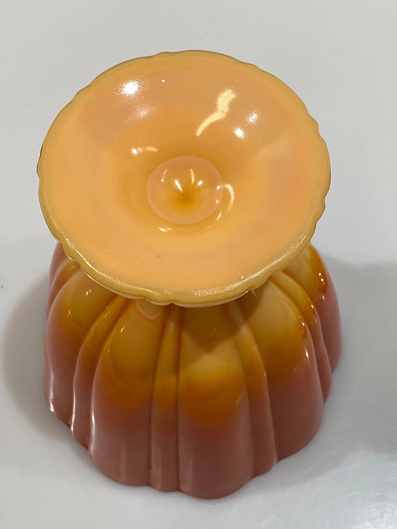 Vase with lid in opaline glass, 1940s 1381296