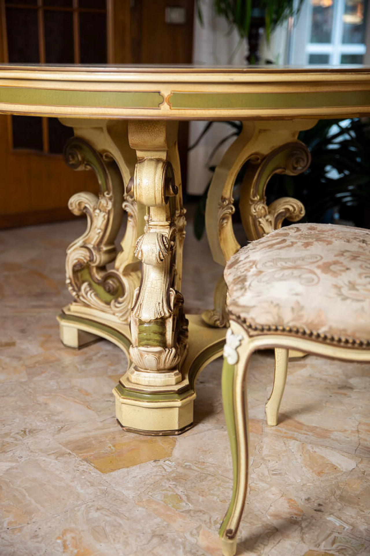 Venetian living room set with round table and 4 chairs, 1960s 1381594