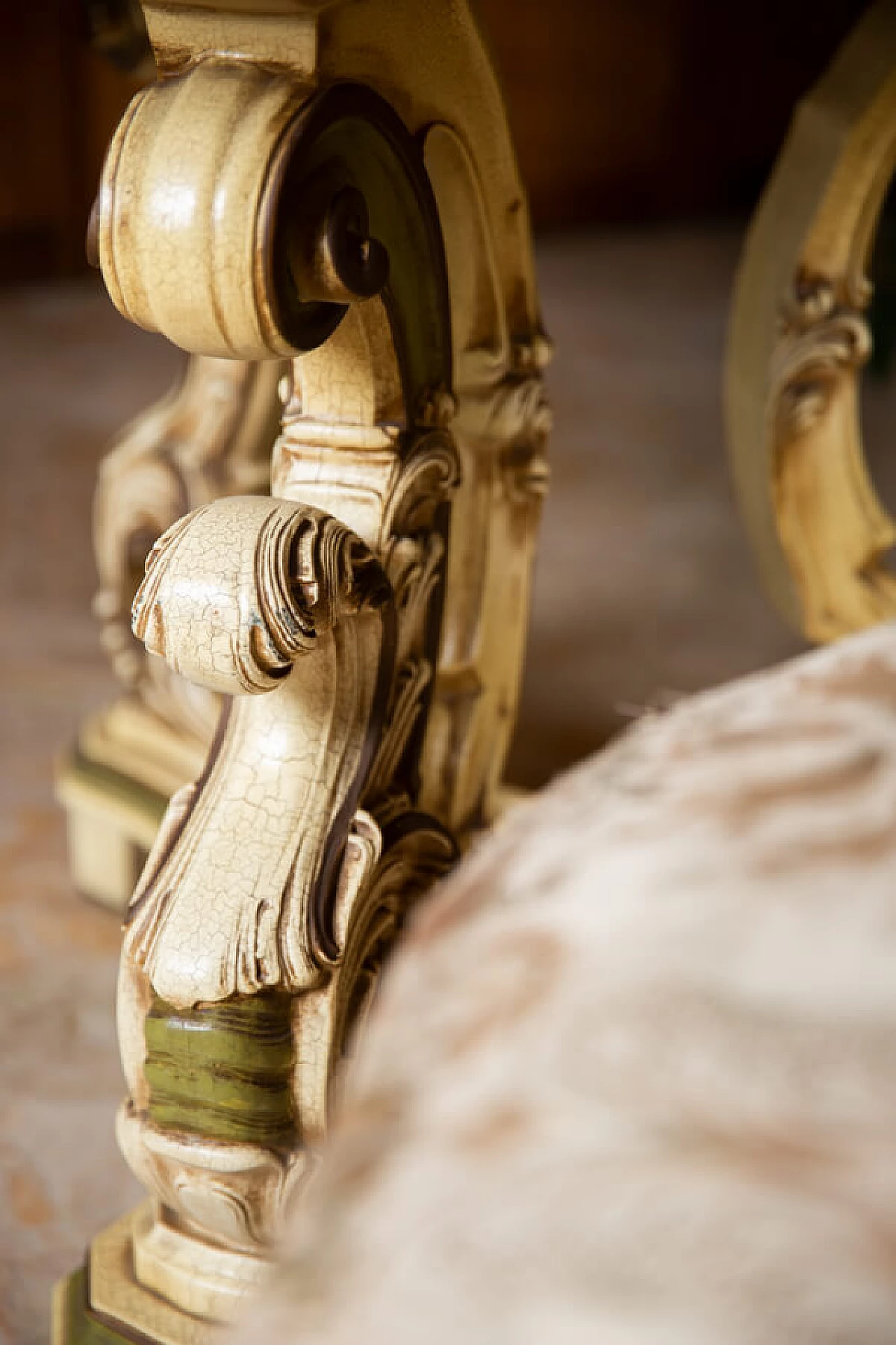 Venetian living room set with round table and 4 chairs, 1960s 1381596