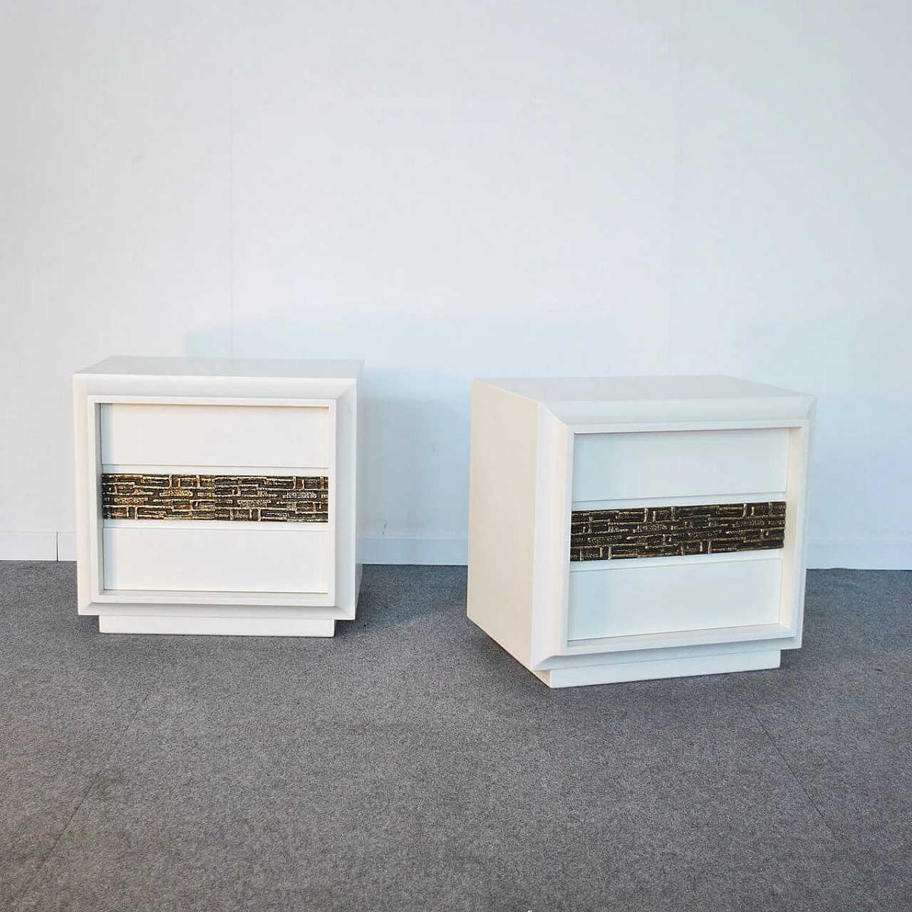 Pair of white lacquered wooden bedside tables by Luciano Frigerio, 1970s 1381598