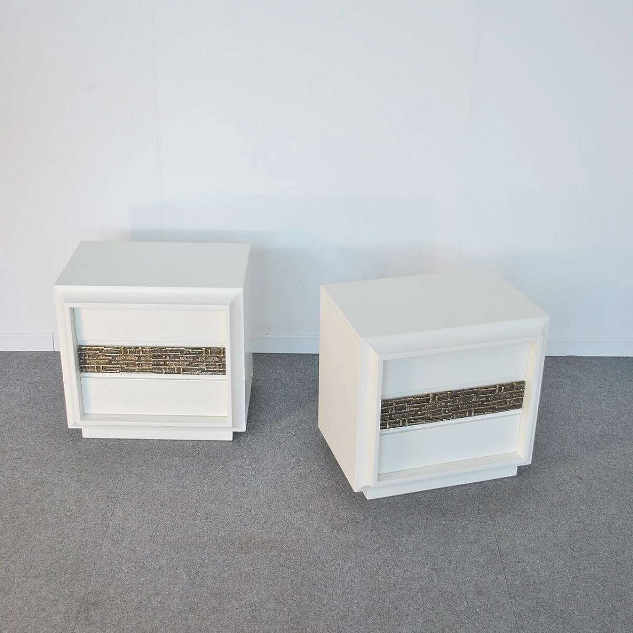 Pair of white lacquered wooden bedside tables by Luciano Frigerio, 1970s 1381599