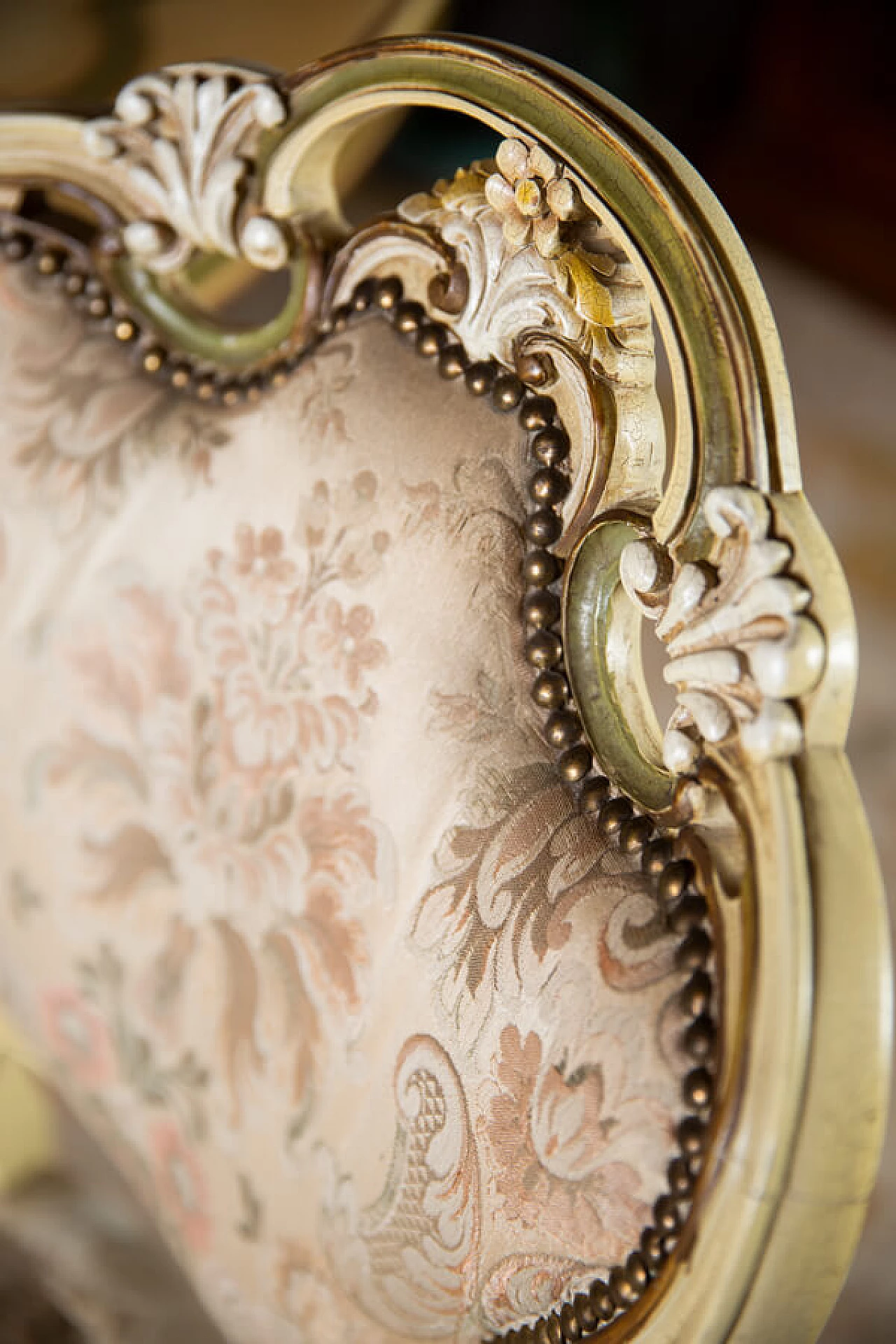 Venetian living room set with round table and 4 chairs, 1960s 1381601