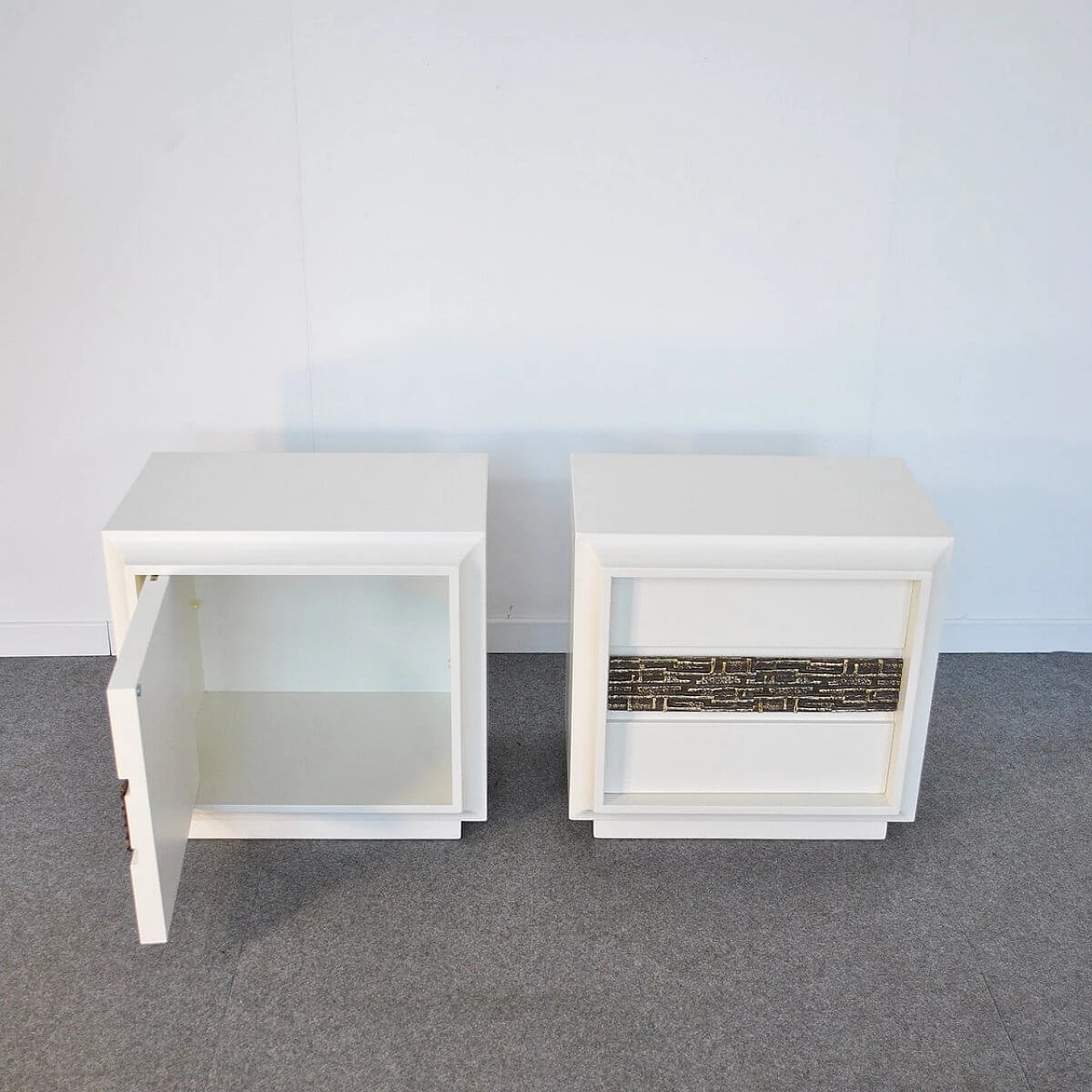 Pair of white lacquered wooden bedside tables by Luciano Frigerio, 1970s 1381606