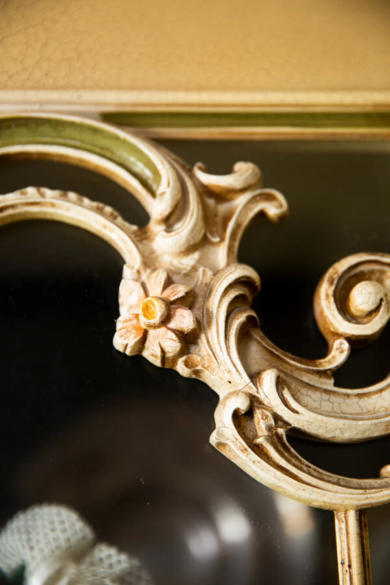 Cristalliera veneziana in legno laccato e dipinto, anni '60 1381615