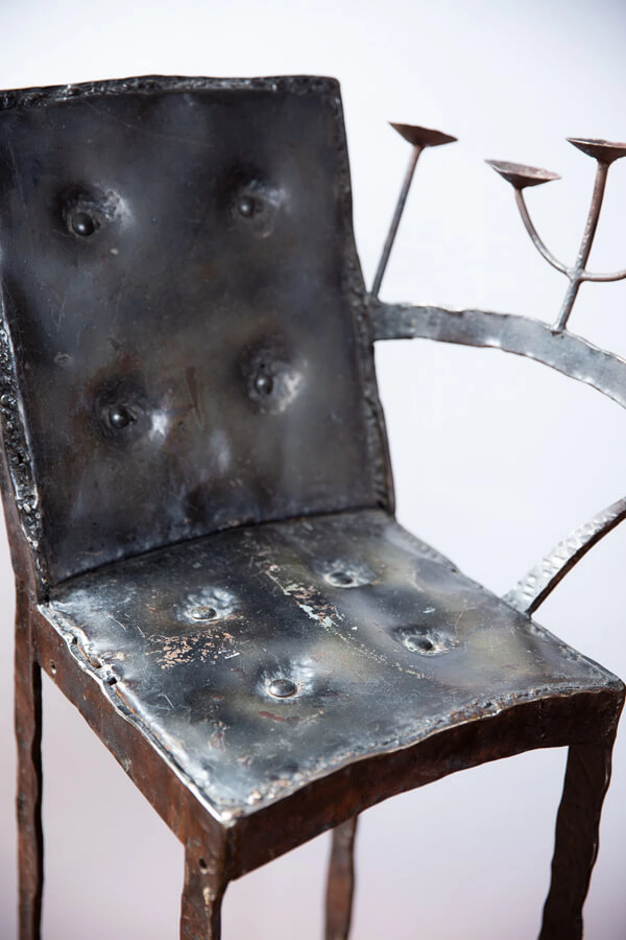 Sgabello artigianale in ferro battuto con candelabro, anni '60 1381647