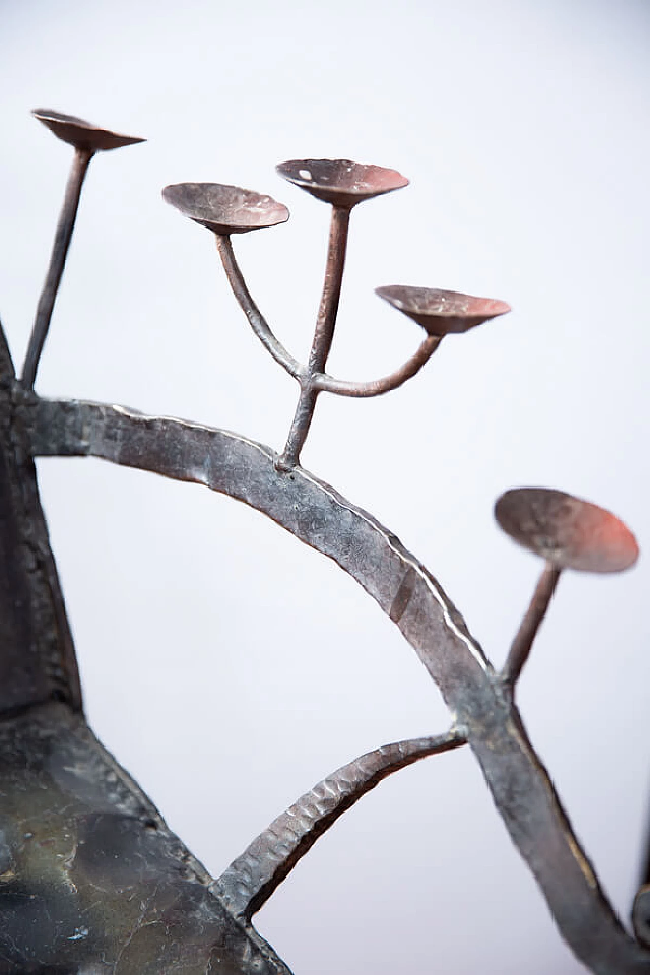 Sgabello artigianale in ferro battuto con candelabro, anni '60 1381648